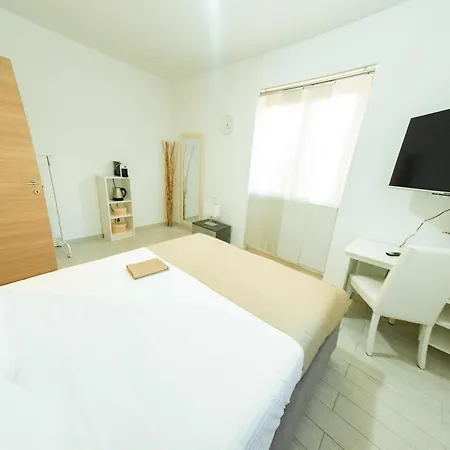 Δωμάτια σε οικογενειακή κατοικία La Stella Di Al Vaticano